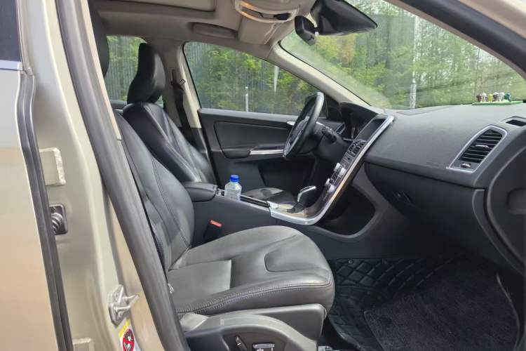 Used Volvo XC60 2017 T5 AWD Smart Upgrade Model Interior 3