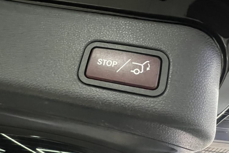 Used Mercedes-Benz M-Class 2014 ML 400 4MATIC Luxury Model Interior 1