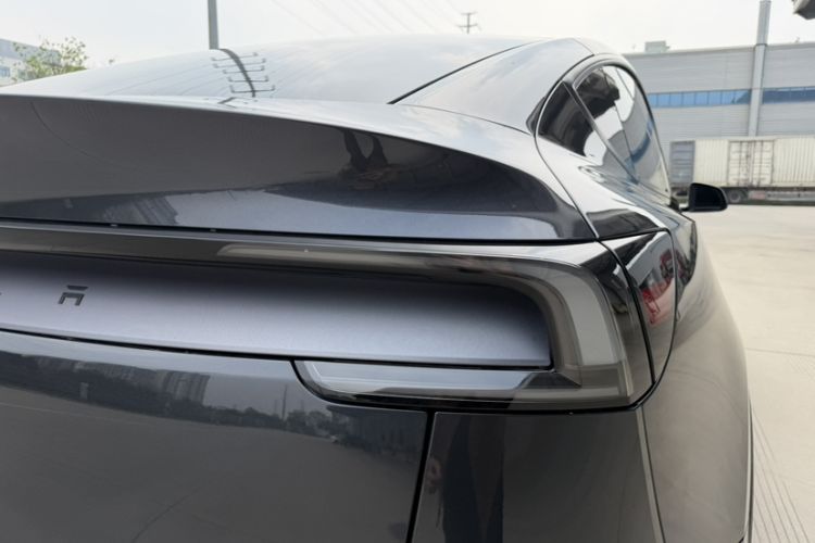 Used Tesla Model Y 2025 Rear-Wheel Drive First Edition Exterior 6