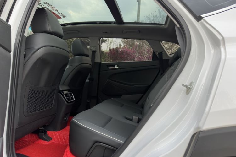 Used Hyundai Tucson 2019 280TGDi Dual-Clutch Two-Wheel Drive Fashion Edition China VI Standard Interior 1