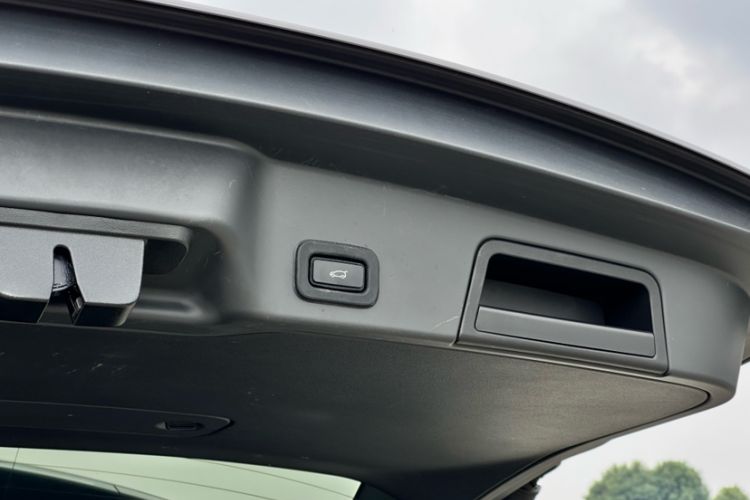 Used Land Rover Range Evoque 2021 Range Rover Velar 249 PS R-Dynamic S Performance Edition