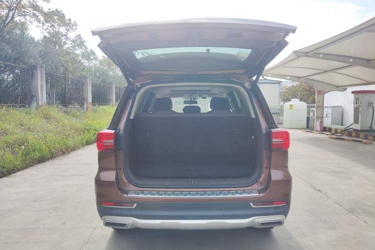 Used Roewe RX8 2018 30T Smart Connectivity Two-Wheel Drive Flagship Edition
