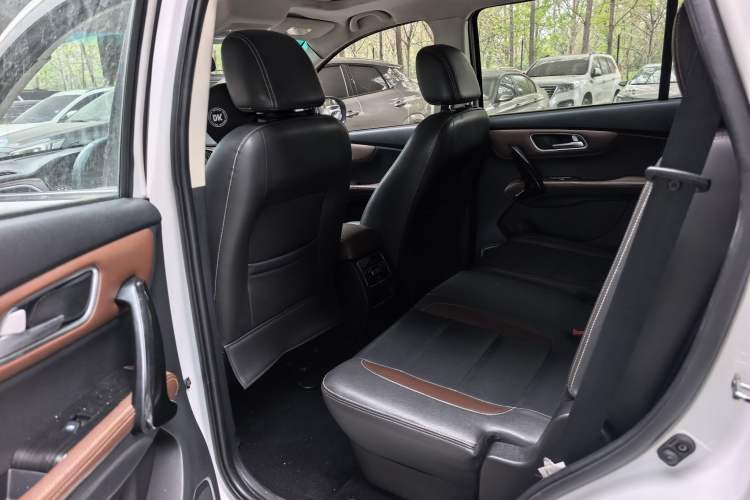 Used SWM X7 2018 1.5T Automatic Smart Enjoyment Version 7 Seats Left Rear Seat