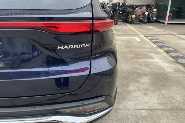 Used Toyota Harrier 2022 2.0L CVT Two-Wheel Drive Deluxe Edition
