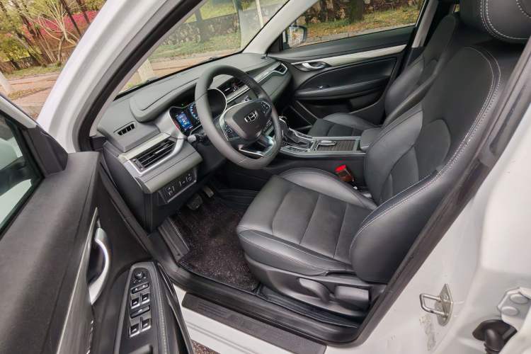 Used Geely Auto Emgrand 2019 Leading Edition 1.5L CVT Luxury Model China VI Standard Interior 2