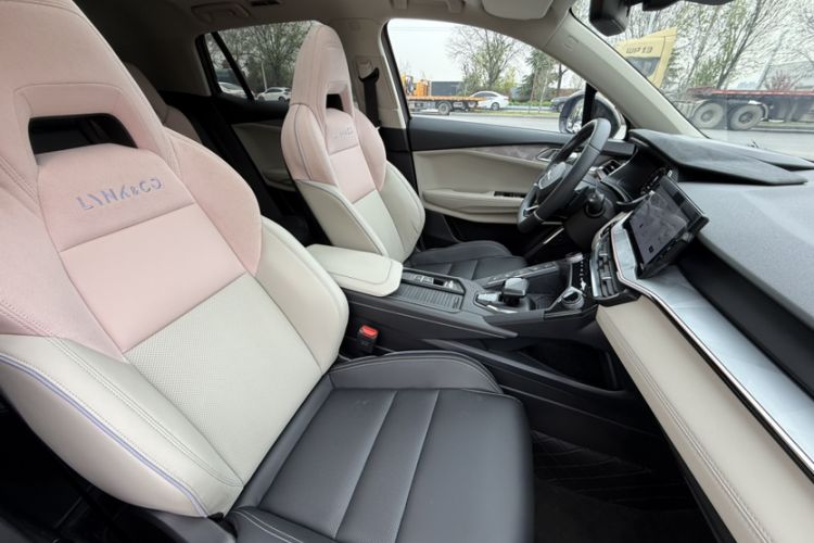 Used Lynk & Co 06 2021 1.5T Shero Pink Special Edition Interior 10