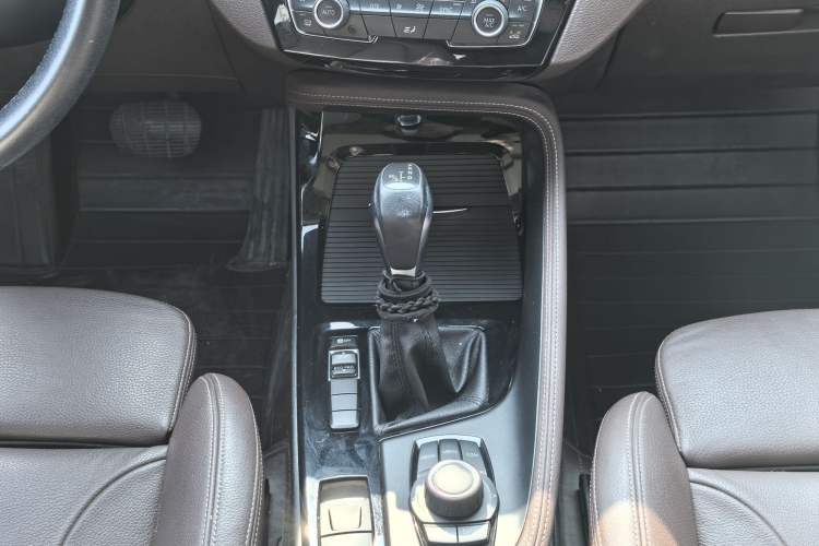 Used BMW X1 2019 sDrive18Li Premium Edition Gear Lever