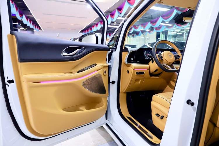 Used VOYAH Dream 2024 PHEV Ultra-Long Range Flagship Edition
