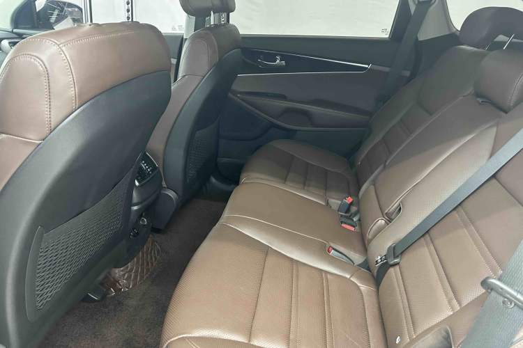 Used Kia Sorento 2015 Sorento L 2.4L Gasoline 4WD Elite Edition 7 Seats China IV Standard