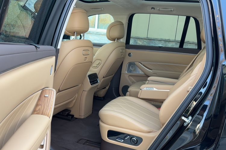 Used Hima AITO M8 2025 Extended-Range Ultra Version 53.4 kWh 6-Seater Edition Interior 2