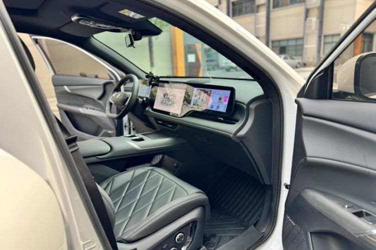 Used CHANGAN CS75 PLUS 2025 4th Generation UItra 2.0T New Blue Whale Smart Intelligent Powertrain Version Interior 6