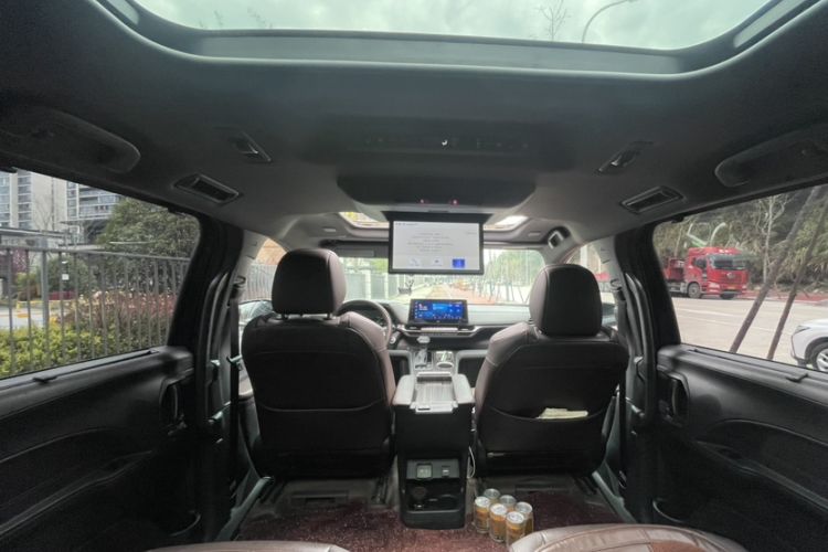 Used Toyota SIENNA 2021 2.5L Hybrid Platinum Edition Interior 9