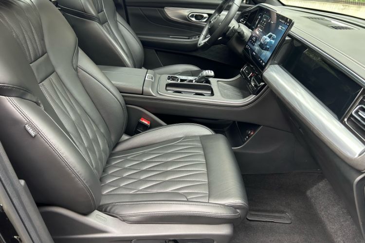 Used GAC Trumpchi GS8 2022 Linghang Series 2.0 TGDI Two-Wheel-Drive Luxury Smart Connectivity Version (7 Seats)