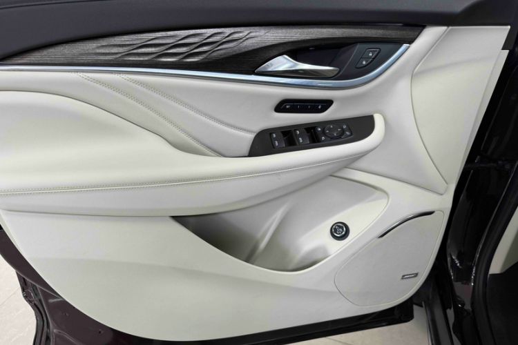 Used Buick Enclave 2022 652T 4x4 Avenir 6-Seater Interior 4