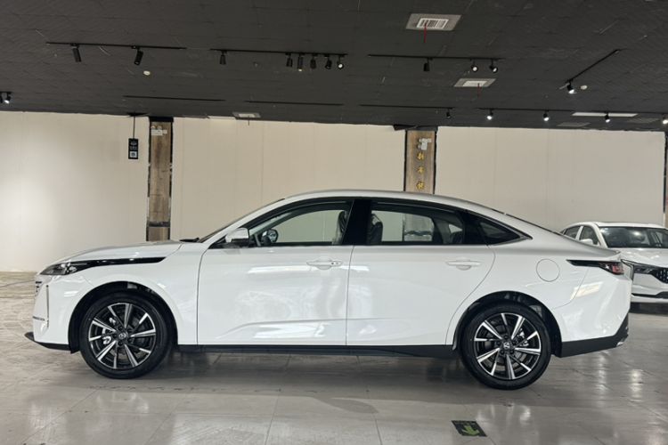 Used CHANGAN Eado 2025 Blue Whale 1.5T 500Bar Prestige Model
