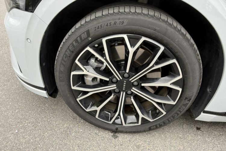 Used Zeekr 007GT 2025 Four-Wheel Drive Intelligent Driving Version 75 kWh Exterior 3