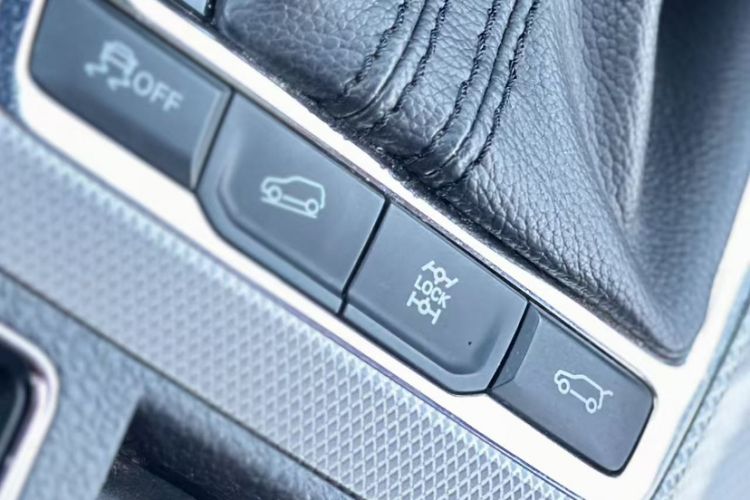 Used Roewe RX5 2016 30T Four-Wheel Drive Automatic Internet Smart Luxury Edition