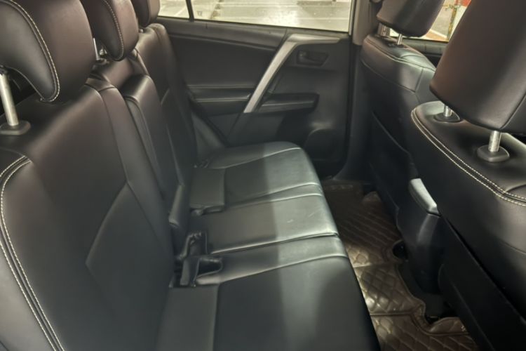 Used Toyota RAV4 2019 2.0L CVT Two-Wheel Drive Fashion X Limited Edition China V Standard Interior 6