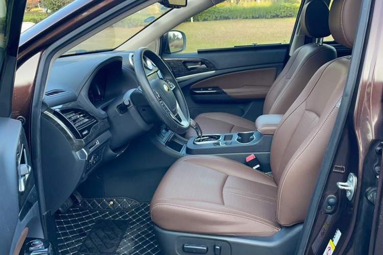 Used BYD S7 2016 2.0T Automatic Prestige Plus Interior 2