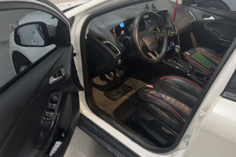 Used Ford Focus 2017 Sedan 1.6L Automatic Fashion Edition Smart Drive Version Interior 1