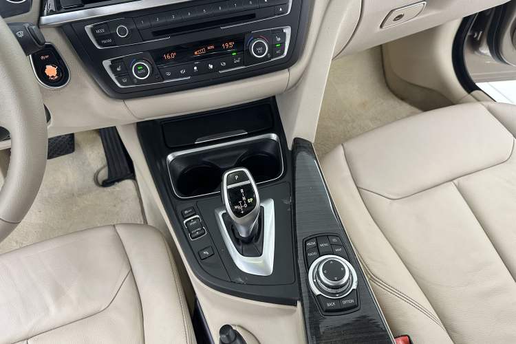 Used BMW 3 Series GT 2013 328i Sport Design Package Interior 5