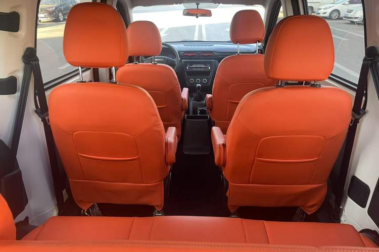 Used Dongfeng Fengon 380 2022 1.5L Comfort-Class Passenger Vehicle (Steel Spring) with 7 Seats
