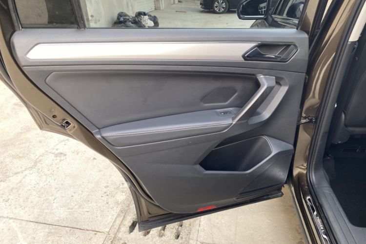 Used Volkswagen Tiguan L 2018 Facelift 330TSI Automatic Two-Wheel Drive Luxury Edition Interior 6