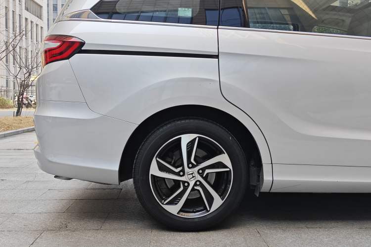 Used Honda Odyssey 2015 Revised 2.4L Luxury Edition