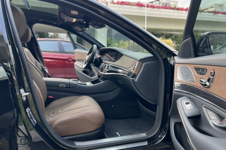 Used Mercedes-Benz S-Class 2020 S 450 L 4MATIC Exclusive Edition Right Front Seat