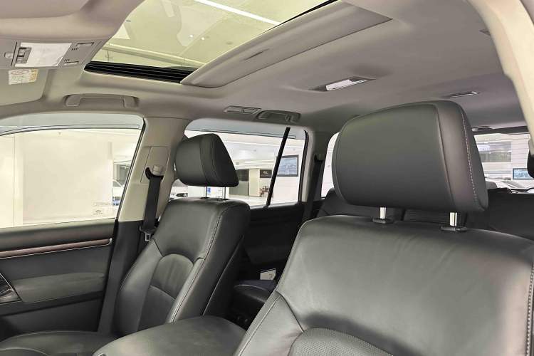 Used Toyota Land Cruiser 2017 4.0L GX 7-Seater U.S.-Spec Version