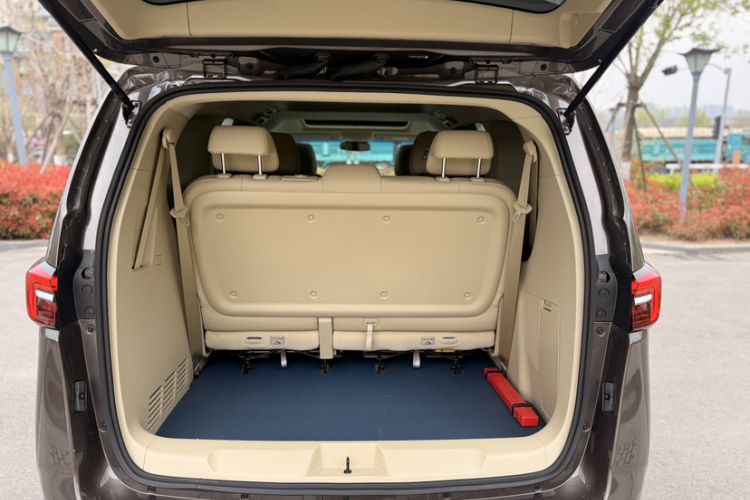 Used Buick GL8 2023 Facelifted Land Cruiser Executive Luxury Version