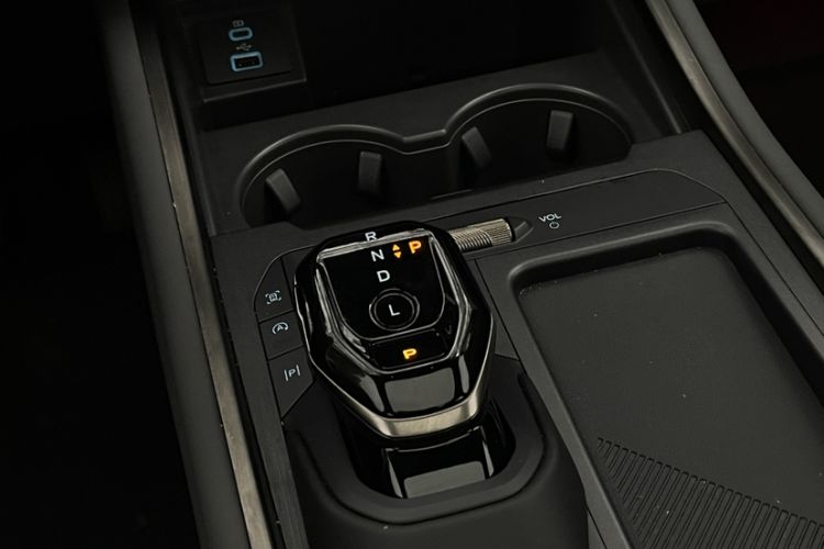 Used Ford Edge 2023 Ford Explorer L 2.0T EcoBoost Two-Wheel Drive 7-Seater Luxury Model