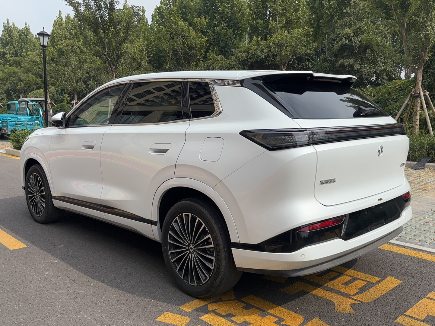 Dongfeng Aeolus L8 2025 Model 185KM Ideal Edition — снимка 13