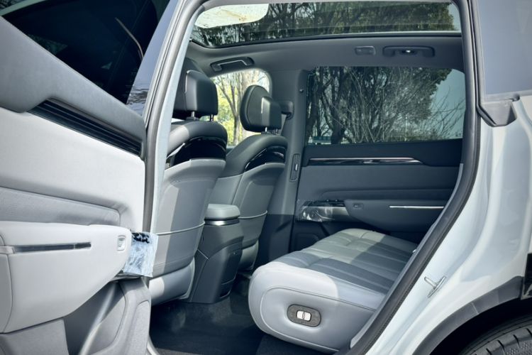 Used Zeekr 7X 2025 100 kWh Long-Range Rear-Wheel Drive with Intelligent Driving Features
