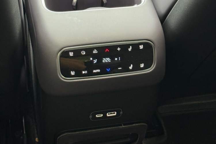 Used Leapmotor C16 2026 Extended-Range 280 LiDAR Zhizun Edition 6 Seats Interior 2