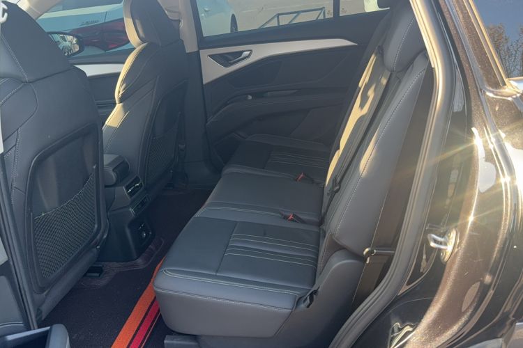 Used Audi Q5 e-tron 2023 40 e-tron Shining Edition Brocade Suit Interior 2