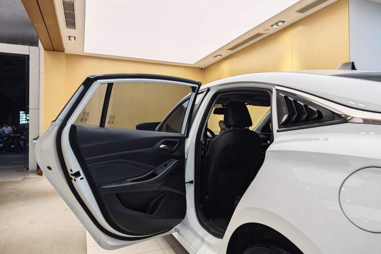 Used MG 5 2022 180 DVVT CVT Youth Luxury Edition
