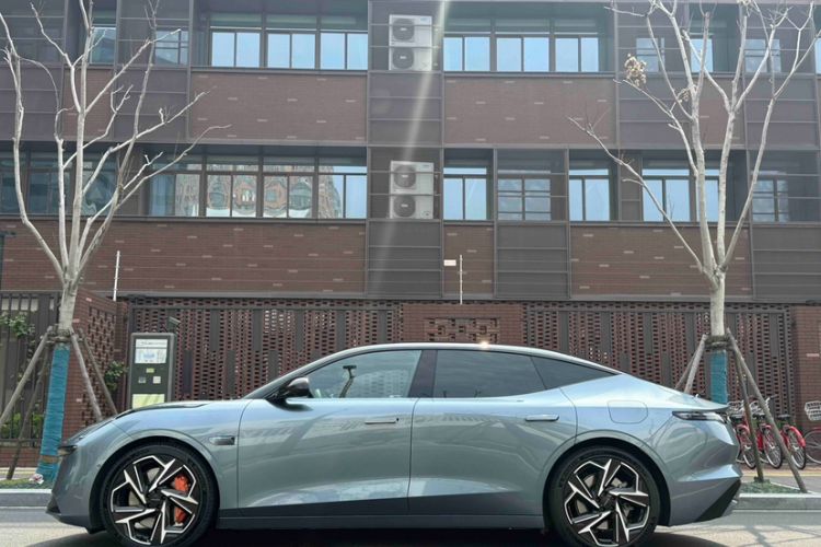 Used Lynk & Co Z10 2025 95 kWh 702 km All-Wheel Drive Intelligent Driving Ultra Exterior 4