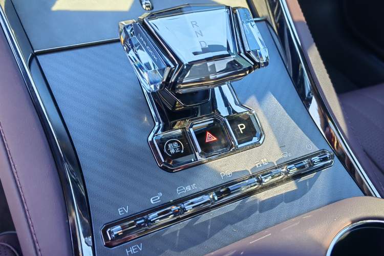 Used Denza Z9GT 2024 1100 Four-Wheel Drive Max Edition Gear Lever