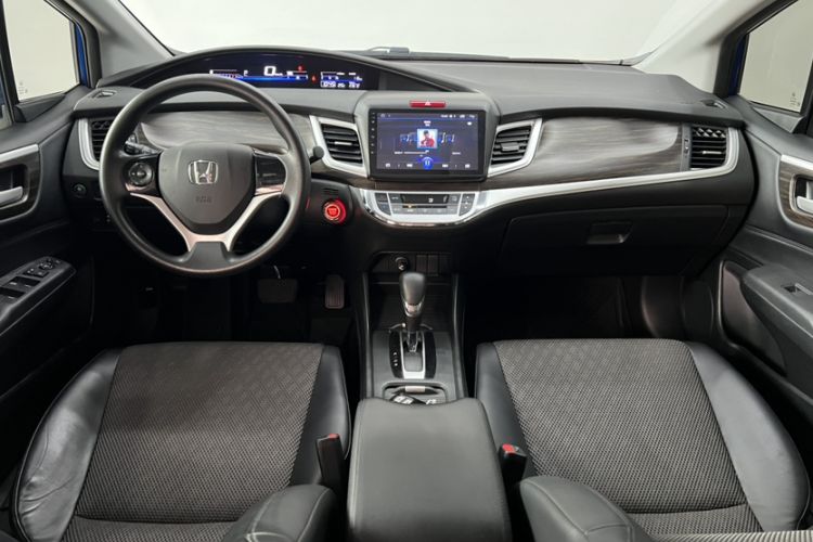 Used Honda Jade 2017 1.8L automatic Comfort version 5 seats Interior 1
