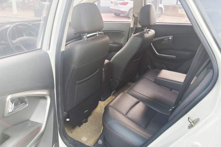 Used Huatai Santa Fe 2017 1.5T Gasoline Automatic Two-Wheel Drive Smart Enjoyment i3 Model