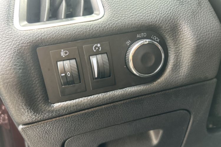 Used JMC Yusheng S350 2016 2.0T Automatic 4x4 Gasoline Luxury Version with Sunroof 7 Seats
