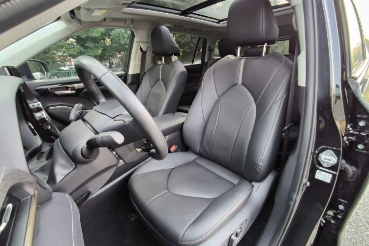 Used Toyota Highlander 2023 2.5L Smart Electric Hybrid Dual-Engine 4x4 Knight Edition 7 Seats
