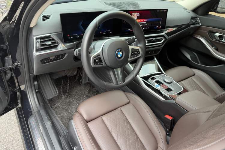 Used BMW i3 2022 eDrive 35 L Interior 4