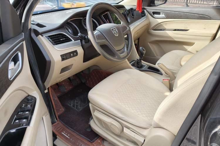 Used Baojun 730 2016 1.5T Manual Standard Version 7 Seats
