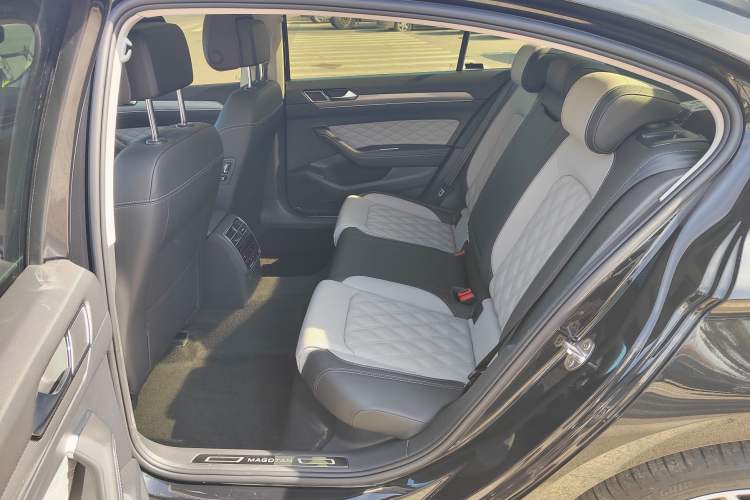 Used Volkswagen Magotan 2023 2 Million Units Limited Edition 330TSI DSG Leading Version Interior 7