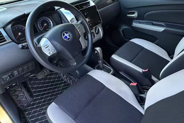 Used Venucia R50X 2015 1.6L Automatic Luxury Edition