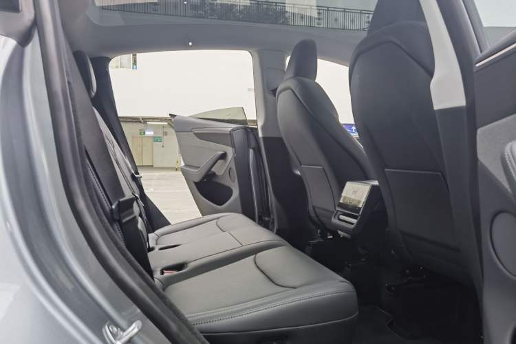 Used Tesla Model Y 2025 Rear-Wheel-Drive Version
