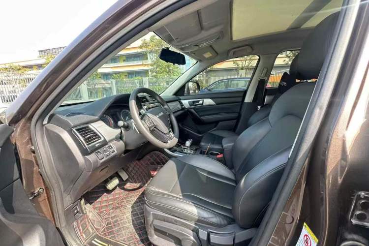 Used Haval H2 2018 Chuanxiang Edition Red Badge 1.5T Dual-Clutch Two-Wheel Drive Fashionable Model