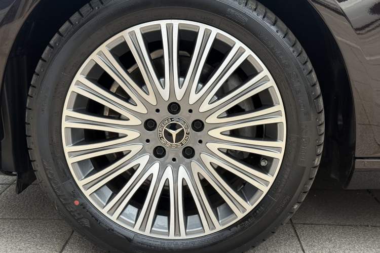 Used Mercedes-Benz E-Class 2021 Restyled E 300 L Luxury Edition Exterior 5